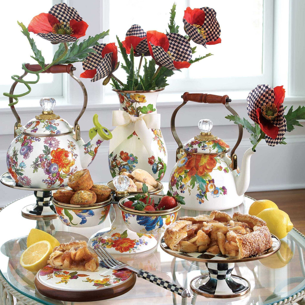 Flower Market White Enamel Tea Kettle by Mackenzie-Childs 1,89L